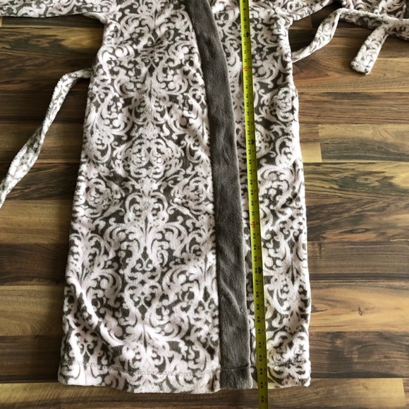 Ellen Tracy plush robe - Picture 9 of 10
